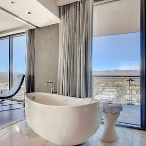 Private Luxury Panoramic Suite At Palms Place
